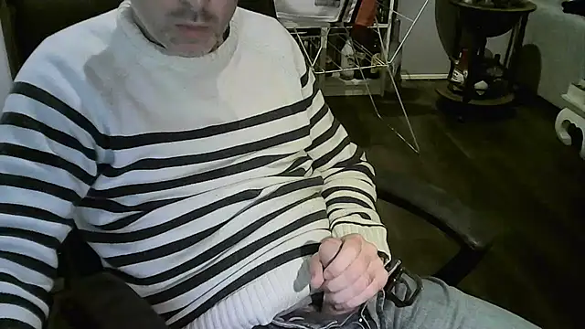 Snapshot of Chrisprngr chatting on October 27, 5:28 pm Chrisprngr online show from October 27, 5:28 pm