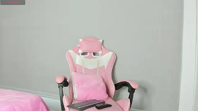 kendal hot01 online show from November 14, 11:53 am