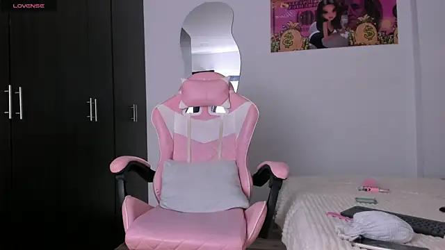 kendal hot01 online show from April 20, 5:59 pm