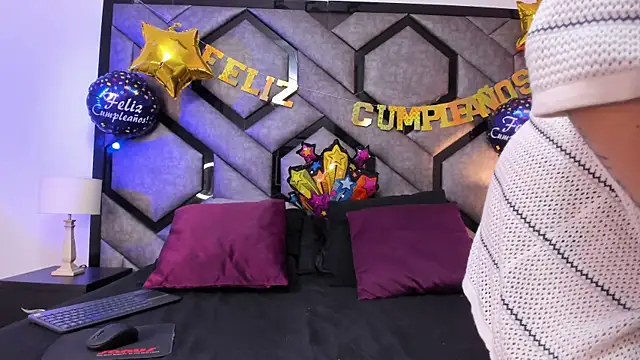 SuzzieSweet online show from January 8, 8:11 pm