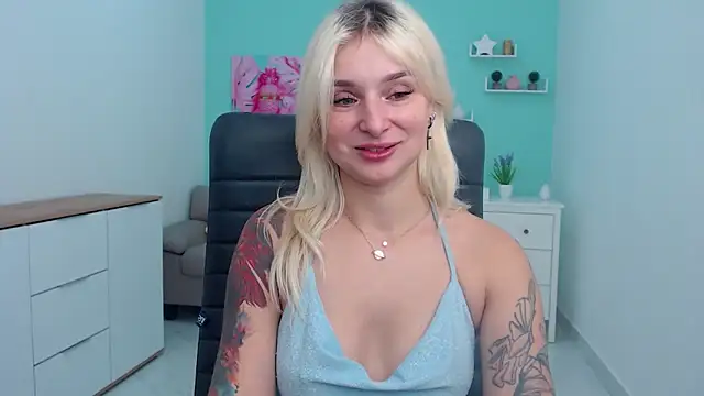 Snapshot of LilFleurish chatting on October 12, 5:17 am LilFleurish online show from October 12, 5:17 am