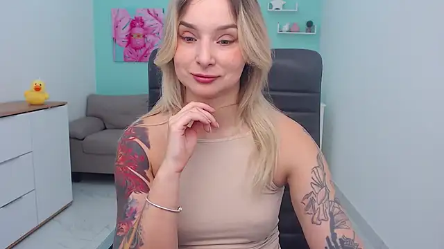 LilFleurish online show from January 19, 5:22 am