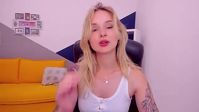 LilFleurish online show from June 11, 4:21 am