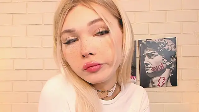 Blondy Fina online show from October 28, 5:00 am