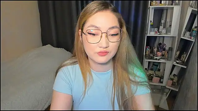 lyra x online show from February 6, 7:28 pm