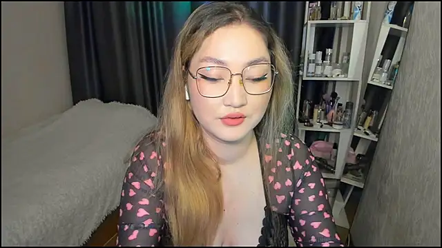 lyra x online show from March 18, 5:38 pm