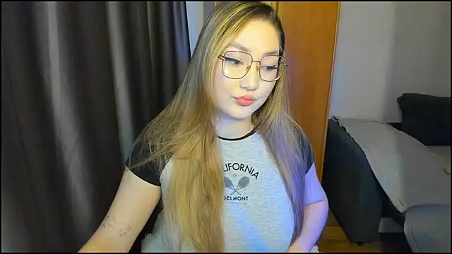 lyra x online show from May 5, 1:57 am