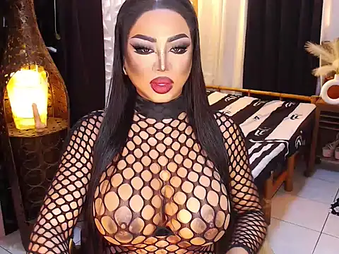 Snapshot of TRANSLUNAA chatting on October 8, 4:10 am TRANSLUNAA online show from October 8, 4:10 am