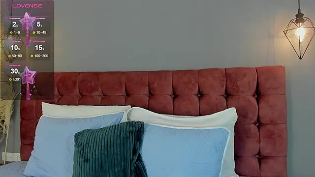 victoria decapri online show from April 22, 7:04 pm