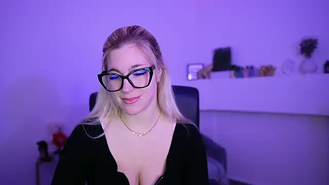 leokitty  online show from April 14, 1:06 pm