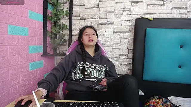 maily can online show from November 24, 1:11 pm