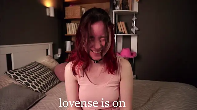 Snapshot of AlbertaClack chatting on November 12, 11:43 am AlbertaClack online show from November 12, 11:43 am