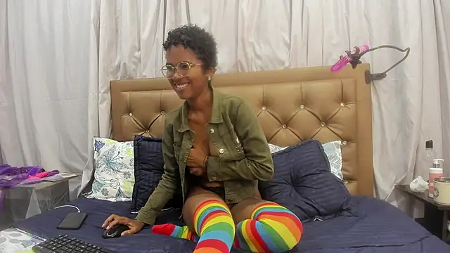 Snapshot of didoelizabeth chatting on September 17, 1:02 pm didoelizabeth online show from September 17, 1:02 pm