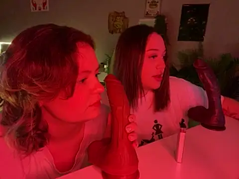 MoonIvy  online show from November 15, 5:31 pm