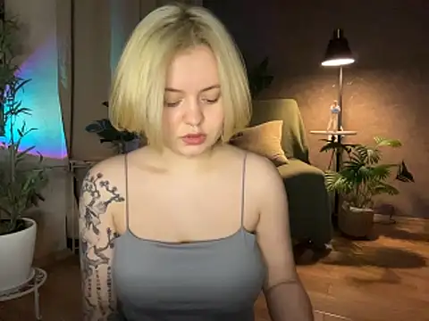 MoonIvy  online show from April 3, 6:50 pm