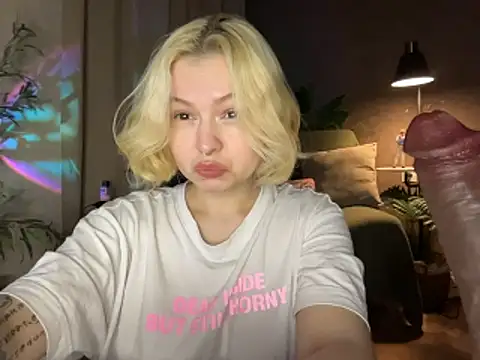 MoonIvy  online show from June 2, 7:27 pm