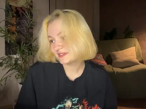 Snapshot of MoonIvy_ chatting on June 12, 7:13 pm MoonIvy online show from June 12, 7:13 pm