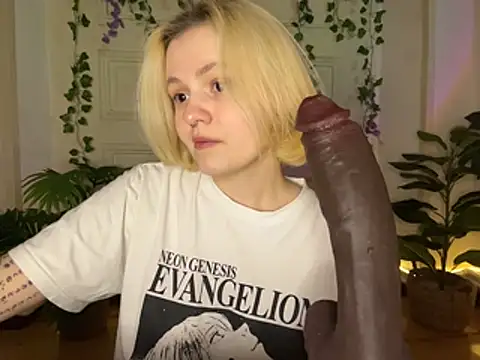 Snapshot of MoonIvy_ chatting on July 5, 7:54 pm MoonIvy online show from July 5, 7:54 pm