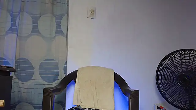 Snapshot of maggi_hotsson chatting on July 17, 4:41 am maggi hotsson online show from July 17, 4:41 am
