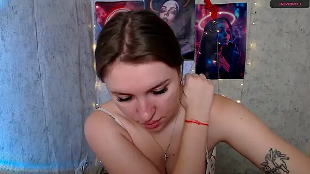 JuliaTopp  online show from January 15, 5:45 am