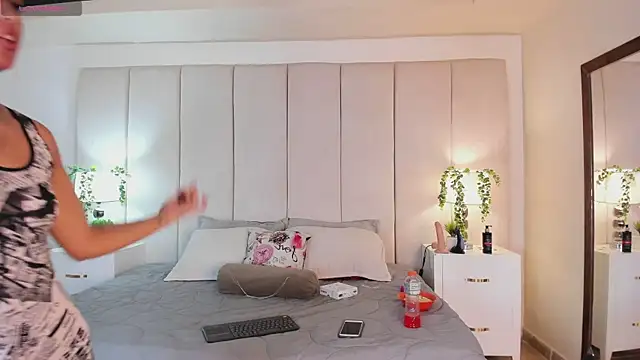 mia rousse25 online show from October 16, 1:45 pm