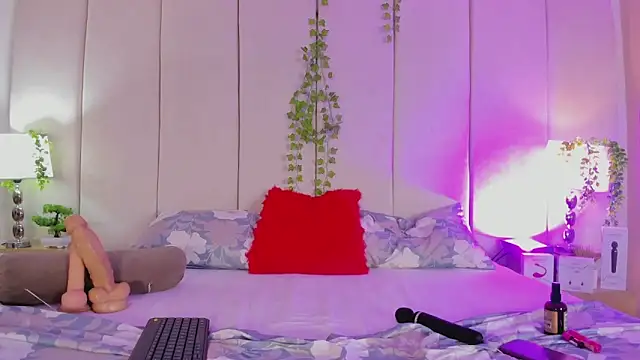 mia rousse25 online show from April 19, 6:10 pm