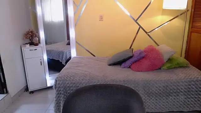 Snapshot of shirleyrojas chatting on October 17, 8:00 pm shirleyrojas online show from October 17, 8:00 pm