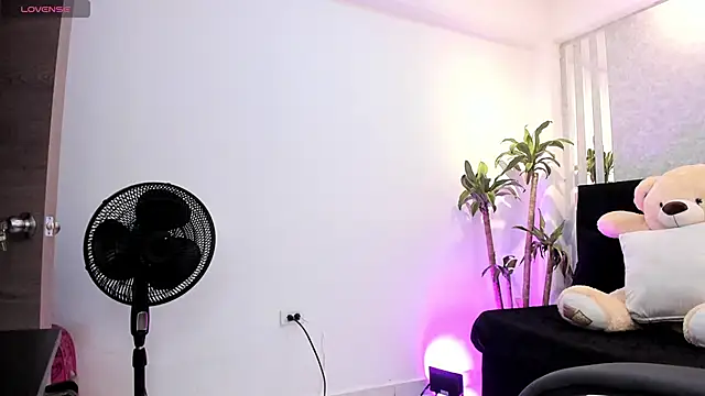 lily cash1 online show from December 20, 2:24 pm