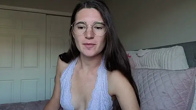 Snapshot of bambifarrina chatting on June 4, 12:27 am bambifarrina online show from June 4, 12:27 am