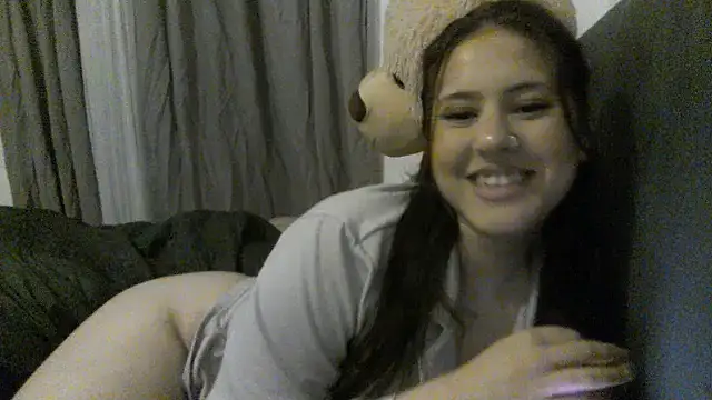 Snapshot of laylabliss chatting on October 17, 12:25 am laylabliss online show from October 17, 12:25 am