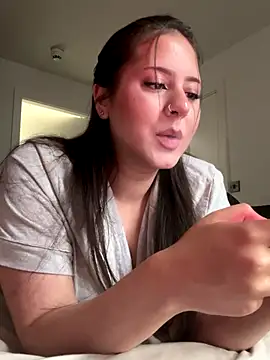 Snapshot of laylabliss chatting on November 12, 2:28 pm laylabliss online show from November 12, 2:28 pm