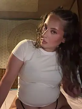 laylabliss online show from April 19, 9:06 pm