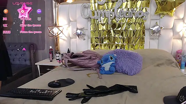 Snapshot of Foxxy_Doll chatting on October 18, 3:02 pm Foxxy Doll online show from October 18, 3:02 pm