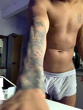 Snapshot of Novindot23cm chatting on November 28, 3:47 pm Novindot23cm online show from November 28, 3:47 pm