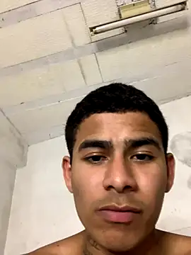 Snapshot of Novindot23cm chatting on December 15, 9:52 pm Novindot23cm online show from December 15, 9:52 pm