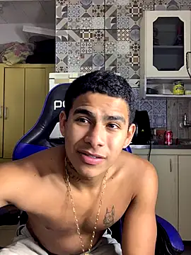 Snapshot of Novindot23cm chatting on December 16, 10:48 pm Novindot23cm online show from December 16, 10:48 pm