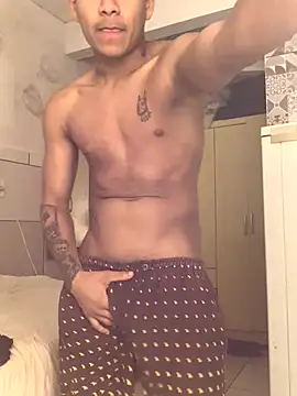 Snapshot of Novindot23cm chatting on December 18, 3:45 am Novindot23cm online show from December 18, 3:45 am