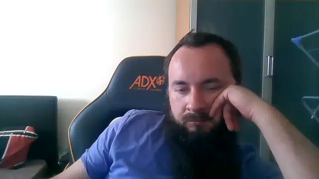 Snapshot of LondonMan1988 chatting on May 30, 9:39 am LondonMan1988 online show from May 30, 9:39 am