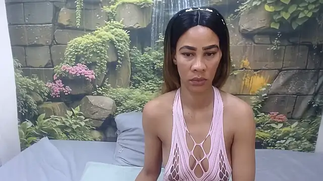 Snapshot of GlowGoddessxx chatting on June 26, 1:43 am GlowGoddessxx online show from June 26, 1:43 am