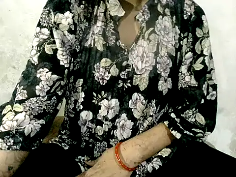 Snapshot of RIYA_SOOD chatting on October 14, 4:08 pm RIYA SOOD online show from October 14, 4:08 pm