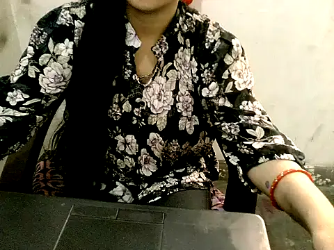 Snapshot of RIYA_SOOD chatting on October 28, 9:35 am RIYA SOOD online show from October 28, 9:35 am