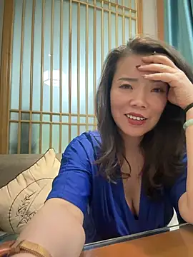 anna yngs online show from April 24, 8:17 am