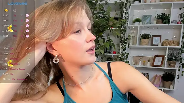 Snapshot of Kara_smalltits chatting on September 24, 11:46 am Kara smalltits online show from September 24, 11:46 am