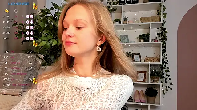 Snapshot of Kara_smalltits chatting on October 9, 12:03 pm Kara smalltits online show from October 9, 12:03 pm