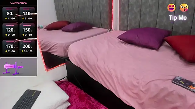 Snapshot of luna78hard chatting on January 9, 2:47 am luna78hard online show from January 9, 2:47 am