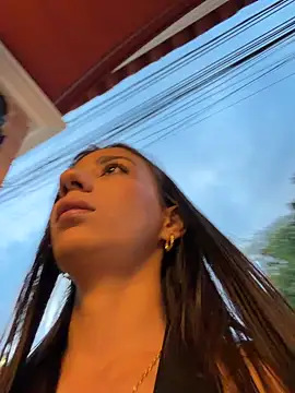 -juicy  online show from December 4, 10:40 pm