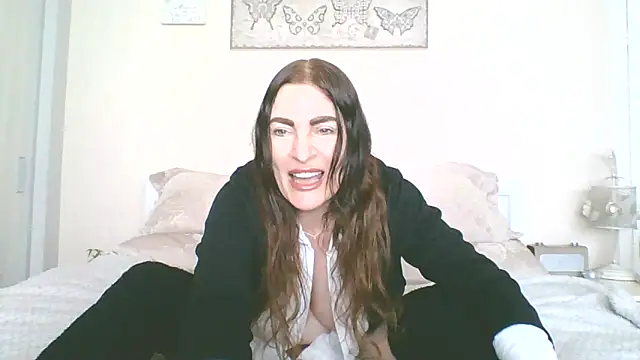 EllaKent online show from April 22, 2:40 pm