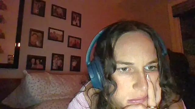 forbiddenbabygirl online show from November 4, 4:33 am