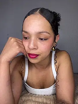 Yasmin777  online show from February 21, 10:00 pm