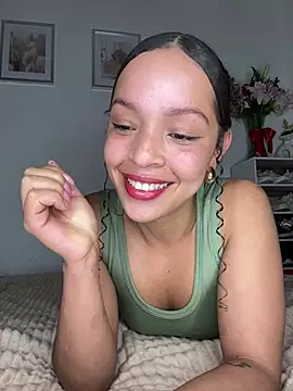 Yasmin777  online show from April 19, 12:11 am